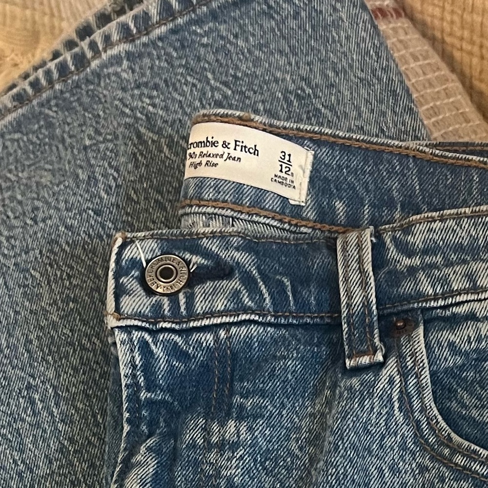Abercrombie high rise 90’s relaxed jeans 12short
